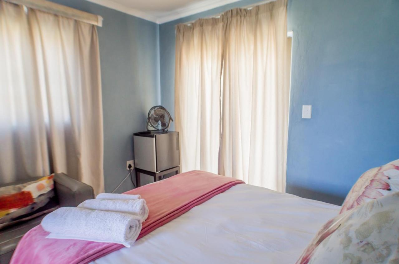 Seroloana Guest House Rustenburg Exterior photo