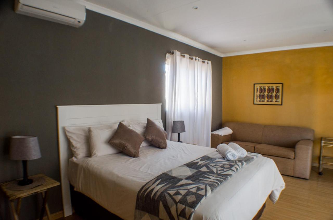 Seroloana Guest House Rustenburg Exterior photo